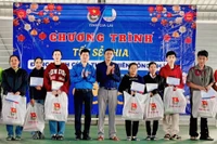 Tết sẻ chia - Đồng hành cùng thanh niên công nhân.