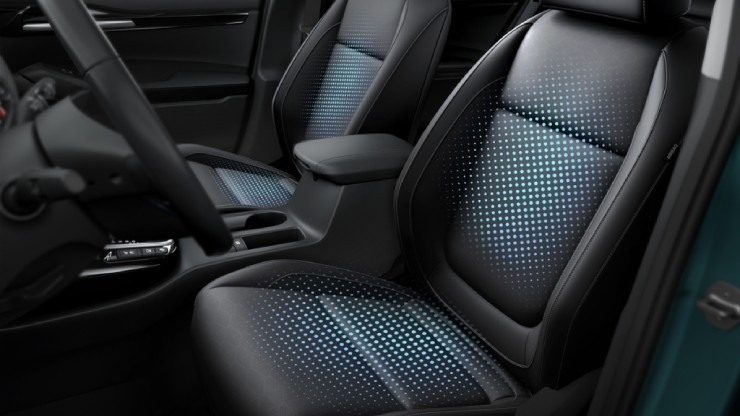 KIA Seltos 2025 có chất liệu ghế ngồi chưa cao cấp và phiên bản thấp thiếu trang bị, không có cửa sổ trời. Ảnh: S.T layout-25-kia-seltos-2025-hap-dan-gioi-tre-chot-gia-tu-599-trieu-dong-kia7-1739093072-79-width740height416.jpg