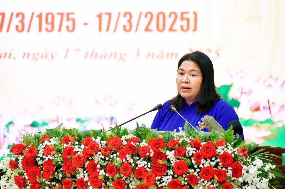 Bí thư Tỉnh đoàn Gia Lai Hà Thị Giang Thảo thay mặt thế hệ trẻ thể hiện quyết tâm. Ảnh: Đ.T z6414230041116-df12735c24dbd19208516f8cffd643d2.jpg