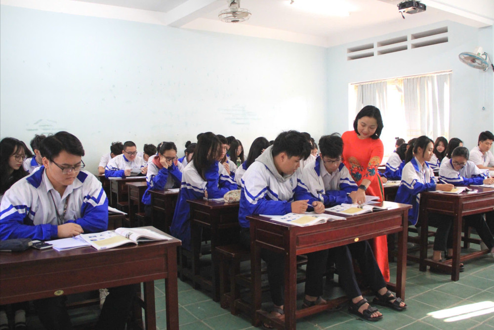 Việc cấm dạy thêm có thu tiền đối với học sinh của mình ở trường học sẽ khắc phục tình trạng nâng điểm, "ép" học sinh đi học thêm... Ảnh: Q.T z6296132275464-5cd279c0d2f8cf3f1e110d39fcaaded8-9104.jpg