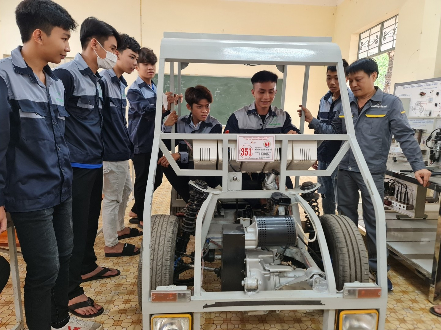 Công tác đào tạo nghề tại Trường Cao đẳng Miền Đông, TP. Đồng Xoài, tỉnh Bình Phước a44a8a65ea699b4823e0522fe88addf6-15152812122024.jpg