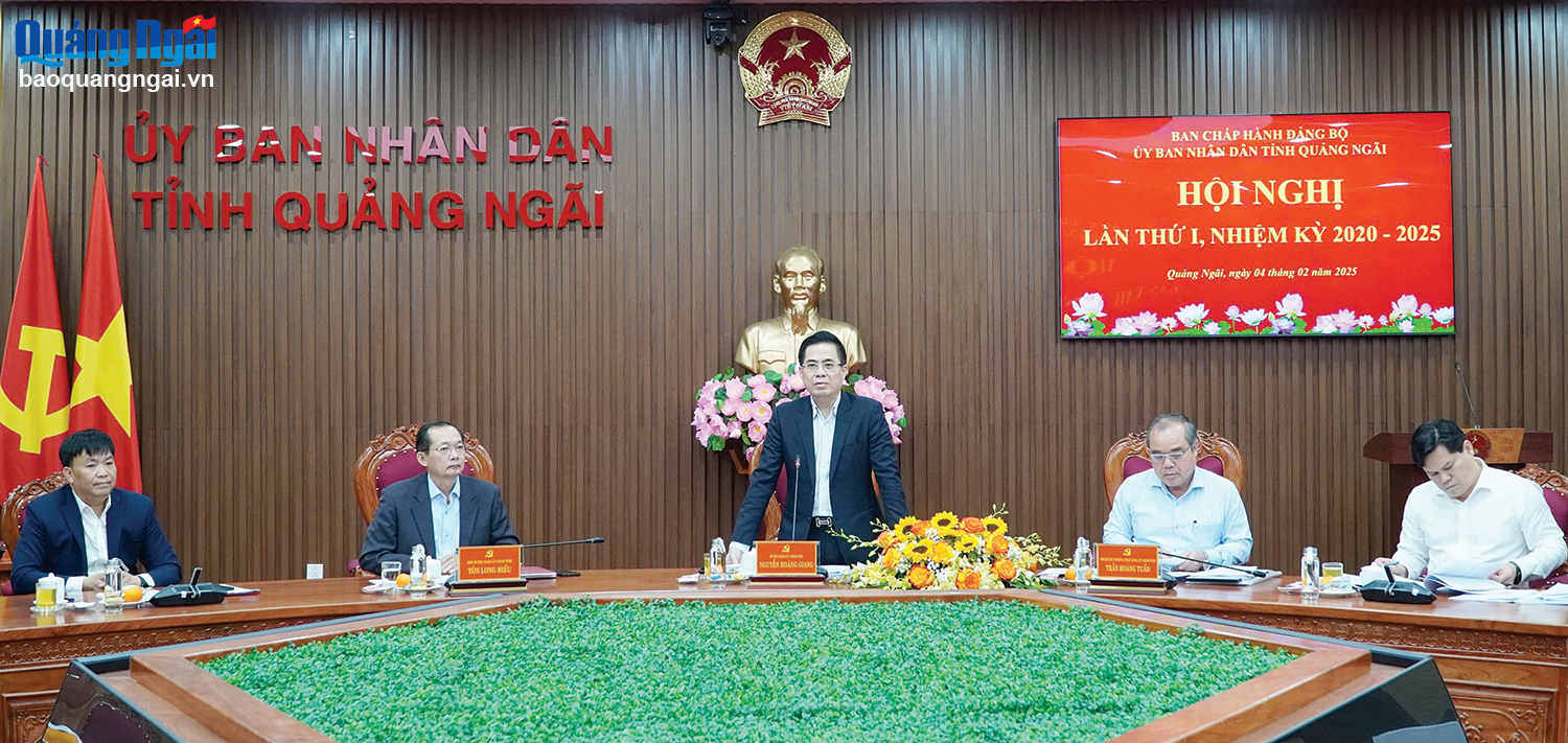 Phó Bí thư Tỉnh ủy, Chủ tịch UBND tỉnh, Bí thư Đảng ủy UBND tỉnh Nguyễn Hoàng Giang phát biểu tại Hội nghị Ban Chấp hành Đảng bộ UBND tỉnh lần thứ I, nhiệm kỳ 2020 - 2025. Ảnh: BÁ SƠN Phó Bí thư Tỉnh ủy, Chủ tịch UBND tỉnh, Bí thư Đảng ủy UBND tỉnh Nguyễn Hoàng Giang phát biểu tại Hội nghị Ban Chấp hành Đảng bộ UBND tỉnh lần thứ I, nhiệm kỳ 2020 - 2025. Ảnh: BÁ SƠN