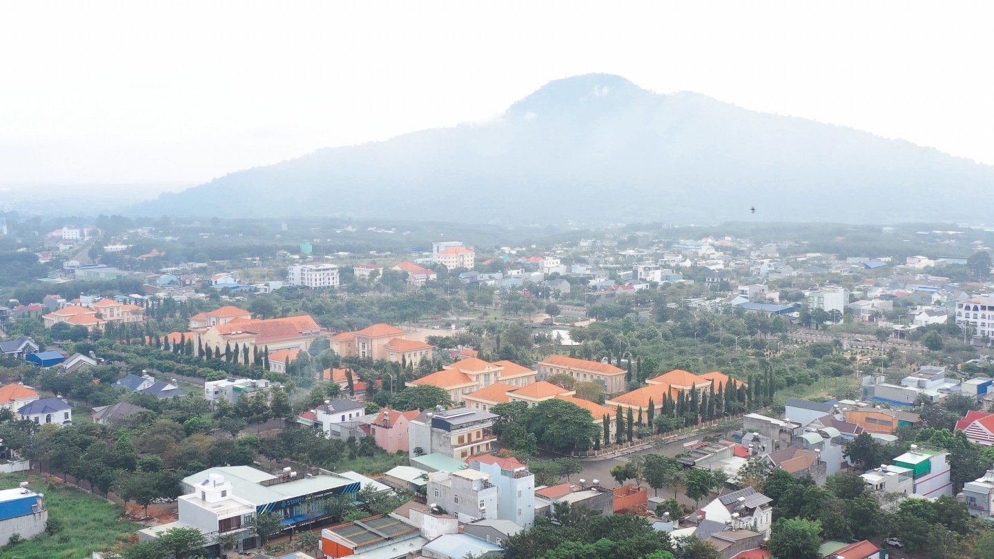 Bình Phước phấn đấu đến năm 2030, trở thành tỉnh công nghiệp theo hướng hiện đại, là “điểm đến hấp dẫn” của vùng Đông Nam Bộ tien-dung-73-21251711122024.jpg
