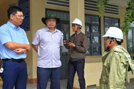 Phó Chủ tịch UBND tỉnh nghe báo cáo công tác phòng, chống bão số 13.