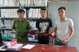 Gia Lai: Người dân tự giác giao nộp súng, dùi cui nhặt được