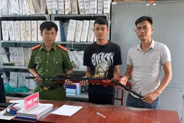 Gia Lai: Người dân tự giác giao nộp súng, dùi cui nhặt được