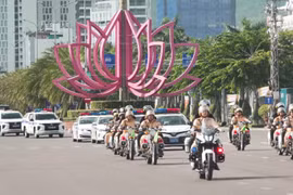 Lực lượng Cảnh sát giao thông xuất quân thực hiện nhiệm vụ. 