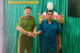 Người dân tự nguyện giao nộp 1 quả lựu đạn còn nguyên