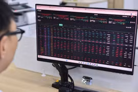 Thị trường chứng khoán chịu áp lực điều chỉnh mạnh.