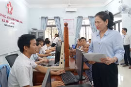 Phó Chủ tịch HĐND tỉnh Huỳnh Thúy Vân kiểm tra Trung tâm Phục vụ hành chính công xã An Lương.