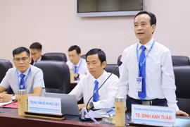 TS. Đinh Anh Tuấn, Phó Hiệu trưởng Trường Đại học Quy Nhơn, chủ trì họp báo. Ảnh: MINH HIỀN