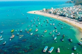 Nhơn Hải mùa nước cạn - Vẻ đẹp nguyên sơ giữa lòng biển