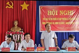 Đại biểu HĐND tỉnh và xã tiếp xúc cử tri xã Chư Sê.