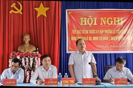 Đại biểu HĐND tỉnh và xã tiếp xúc cử tri xã Chư Sê.