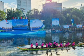 Lễ hội đua ghe trên kênh Nhiêu Lộc - Thị Nghè.