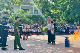 Hướng dẫn học sinh kỹ năng PCCC cơ bản.