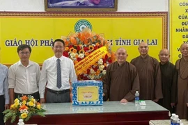 Lãnh đạo Sở Dân tộc và Tôn giáo tỉnh chúc mừng Ban Trị sự GHPGVN tỉnh Gia Lai 