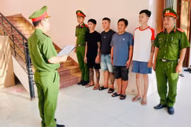 Cơ quan Cảnh sát điều tra (Công an tỉnh Gia Lai) tạm giữ hình sự 4 đối tượng để điều tra, làm rõ hành vi đánh bạc