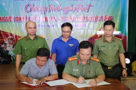 Ban Thanh niên Công an tỉnh Gia Lai đồng hành hỗ trợ người dân làng Canh Giao