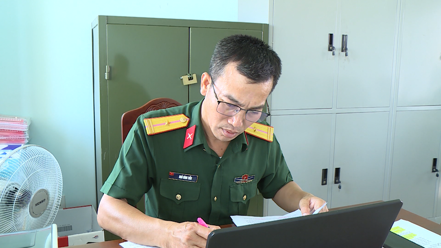 Thiếu tá Ngô Đình Tiến-Trợ lý Dân quân tự vệ, Ban Chỉ huy Quân sự huyện cũng là điển hình trong học tập và làm theo Bác. Ảnh: Lê Nam thieu-ta-ngo-dinh-tien-tro-ly-dan-quan-tu-ve-ban-chi-huy-quan-su-huyen-cung-la-dien-hinh-trong-hoc-tap-va-lam-theo-bac.png