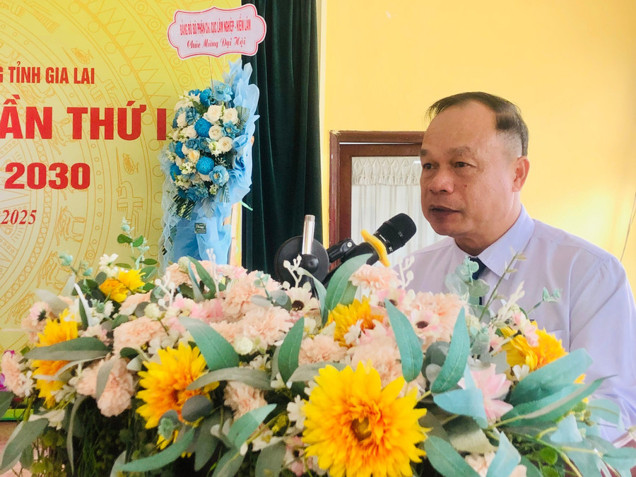 Đồng chí Dương Mah Tiệp-Phó Chủ tịch UBND tỉnh biểu dương những kết quả mà Đảng bộ Sở Nông nghiệp và Môi trường đã đạt được trong nhiệm kỳ qua. Ảnh: Lê Nam dong-chi-duong-mah-tiep-pho-chu-tich-ubnd-tinh.jpg