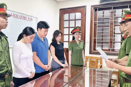 Vợ chồng mạo danh lương y, bán thuốc gia truyền chứa chất cấm