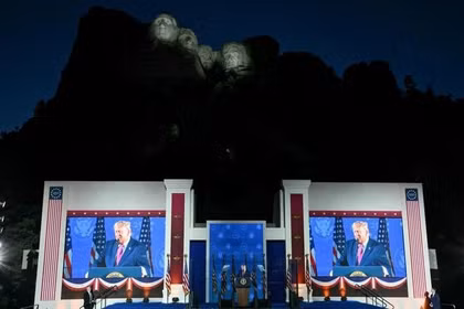 Ông Trump sửa bảng xếp hạng tổng thống Mỹ, xếp mình lên đầu