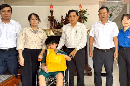An Lương trao quà Trung thu và ra mắt mô hình khu dân cư gắn với chuyển đổi số.