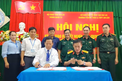 Trung đoàn 34 kết nghĩa với Trường Phổ thông Dân tộc nội trú THCS & THPT An Lão