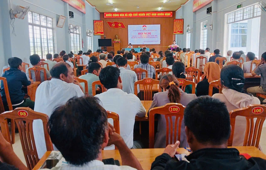 有権者連絡会議の様子。写真:V.C quang-canh-hoi-nghi-tiep-xuc-cu-tri-anh-vc.jpg