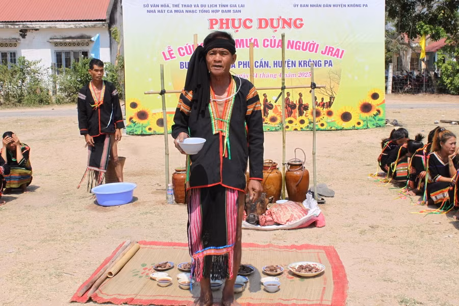 phuc-dung-le-cung-cau-mua-cua-nguoi-jrai-o-buon-mlah-xa-phu-can-huyen-krong-pa-anh-vu-chi.jpg