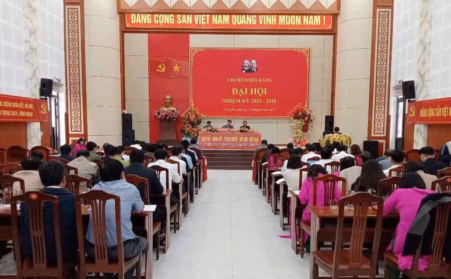 quang-canh-dai-hoi-chi-bo-khoi-dang-huyen-krong-pa-anh-vc.jpg