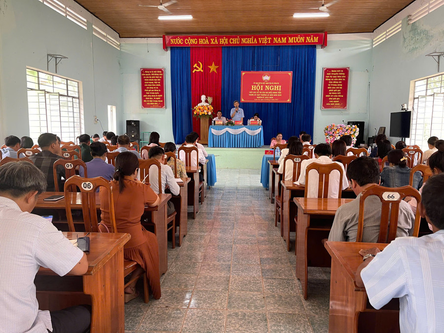 View of the voter meeting. Photo: Vu Chi quang-canh-buoi-tiep-xuc-cu-tri-anh-vu-chi.jpg