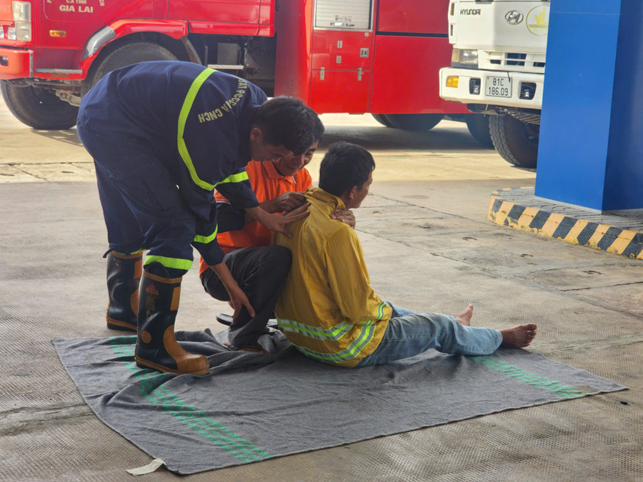 Hướng dẫn lực lượng cơ sở cứu nạn cứu hộ. Ảnh: ĐVCC huong-dan-luc-luong-co-so-cuu-nan-cuu-ho-anh-dvcc.jpg