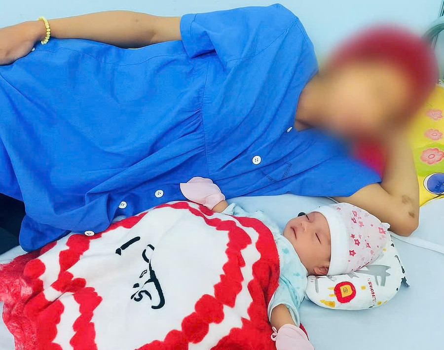 Mẹ con sản phụ đều khỏe mạnh sau khi được các bác sĩ Trung tâm Y tế Ayun Pa cấp cứu thành công. Ảnh: ĐVCC gen-n-12.jpg