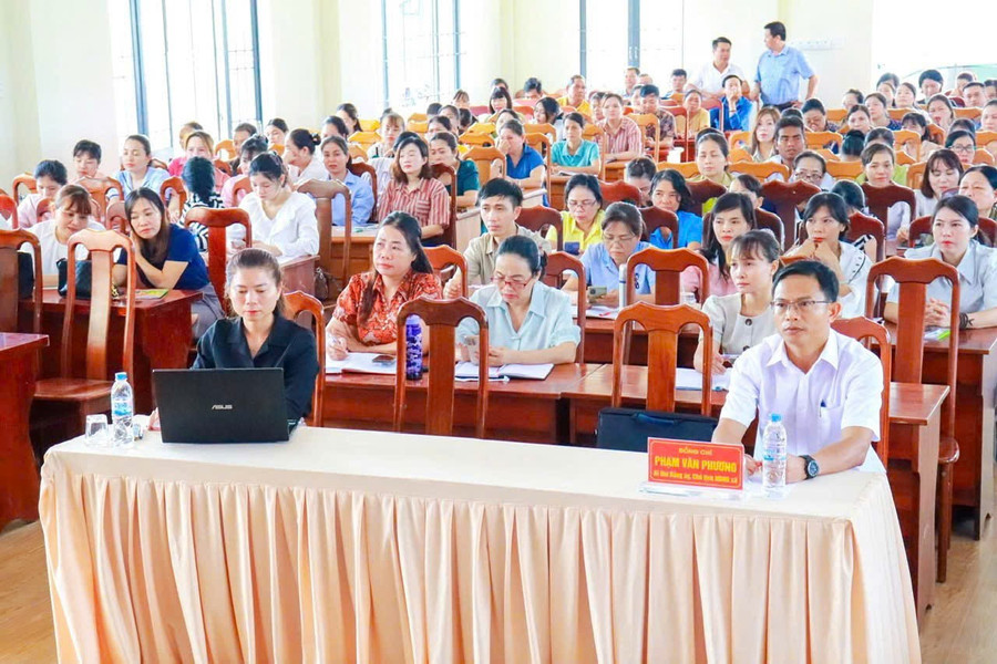 181 cán bộ, giáo viên, nhân viên các trường mầm non, tiểu học, THPT trên địa bàn xã Ia Hiao được bồi dưỡng chính trị hè. Ảnh: V.C gen-h-z6879770824614-6c5f801de341686f5fb937d4b26b9933.jpg