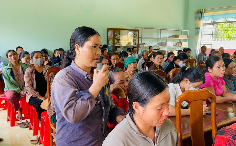 Cử tri xã Ia Broăi nêu kiến nghị về hạ tầng giao thông tại buổi tiếp xúc cử tri. Ảnh: Vũ Chi gen-h-z6667142893664-cdee67aa83b127e09d5fe842a4250673.jpg
