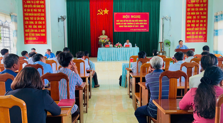 Quang cảnh buổi tiếp xúc cử tri. Ảnh: Vũ Chi gen-h-z6667142892741-1942a7dda65e3213a753dca69b9b3d59.jpg