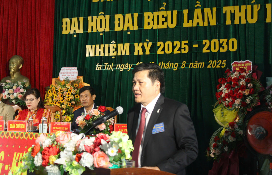 Phó Chủ tịch Thường trực HĐND tỉnh Trương Văn Đạt phát biểu chỉ đạo Đại hội. Ảnh: Vũ Chi gen-h-z6902328183688-9dd64ce8da7bd9d281f89e8162e79fbf.jpg