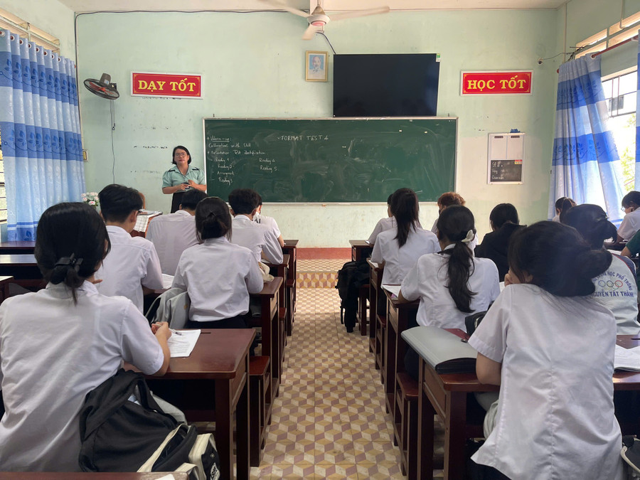Các em học sinh Trường THPT Nguyễn Tất Thành tích cực ôn tập trong giai đoạn nước rút. Ảnh: Vũ Chi gen-h-z6704508257506-a2d57471b8ab5b1982712700c0d96782.jpg