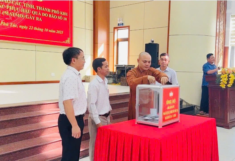 Cán bộ và người dân xã Phú Túc quyên góp, ủng hộ tại lễ phát động. Ảnh: Ngô Thu can-bo-va-nhan-dan-xa-phu-tuc-tham-gia-quyen-gop-ung-ho-tai-le-phat-dong-anh-vc.jpg