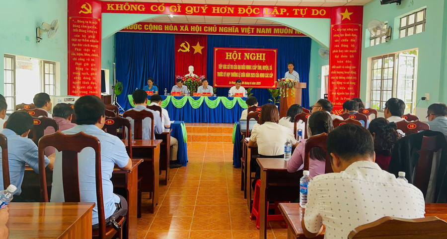 Quang cảnh buổi tiếp xúc cử tri. Ảnh: Vũ Chi gen-h-z6677183705065-a8f1aa73d531eb13007b802d07b08e83.jpg