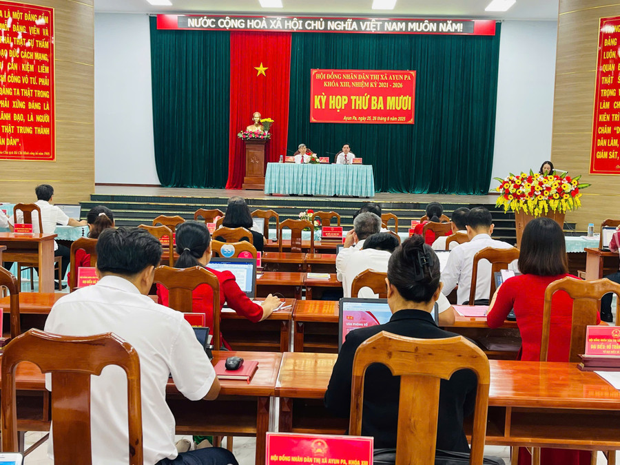 アユンパ町第13期人民評議会第30回会議の様子。写真:ヴー・チ gen-h-z6740270210384-2f582301a3baaa4b7d155b37f81cf0a2.jpg