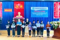 Hội Liên hiệp Phụ nữ phường Hội Phú tặng quà cho học sinh có hoàn cảnh khó khăn
