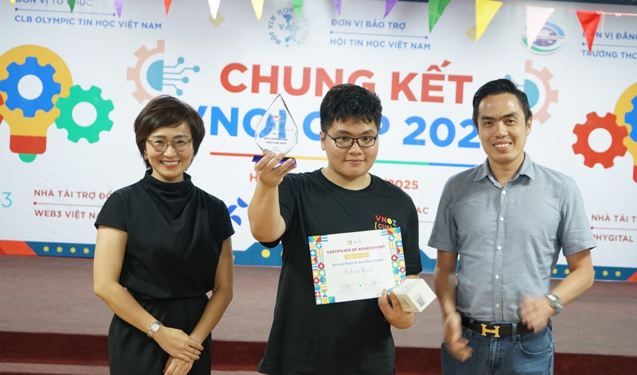 Thí sinh Lê Kiến Thành đã xuất sắc giành Cúp Bạc với tổng 9.250 điểm. Ảnh: Nhân vật cung cấp 1.jpg