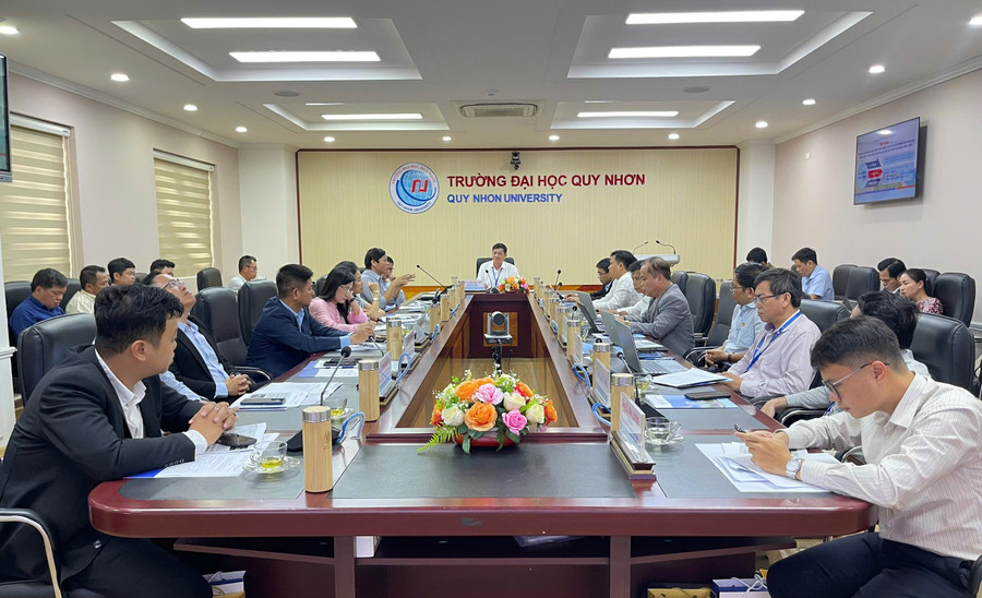 hoi-thao-tham-van-chien-luoc-truong-dai-hoc-quy-nhon-1.jpg