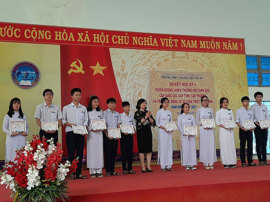 Hội Khuyến học tỉnh đã tổ chức nhiều chương trình học bổng cho học sinh, sinh viên. Ảnh: ĐVCC z6617845251767-ffba9868c1e65a572a87f13125d04b10.jpg