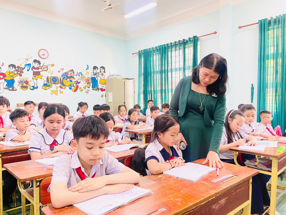 Cô Trương Thị Loan-giáo viên Trường tiểu học Lê Quý Đôn cho rằng sự phối hợp từ phía phụ huynh để đồng hành với các con trong học tập là rất cần thiết. Ảnh: T.D co-truong-thi-loan-giao-vien-truong-tieu-hoc-le-quy-don-cho-rang-su-phoi-hop-tu-phia-phu-huynh-de-dong-hanh-voi-cac-con-trong-hoc-tap-la-rat-can-thie.jpg