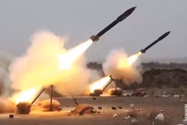 Houthi tuyên bố tấn công tàu sân bay Mỹ và mục tiêu quân sự tại Israel