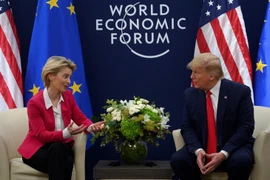 Tổng thống Trump kéo dài thời gian hoãn áp thuế đối với EU